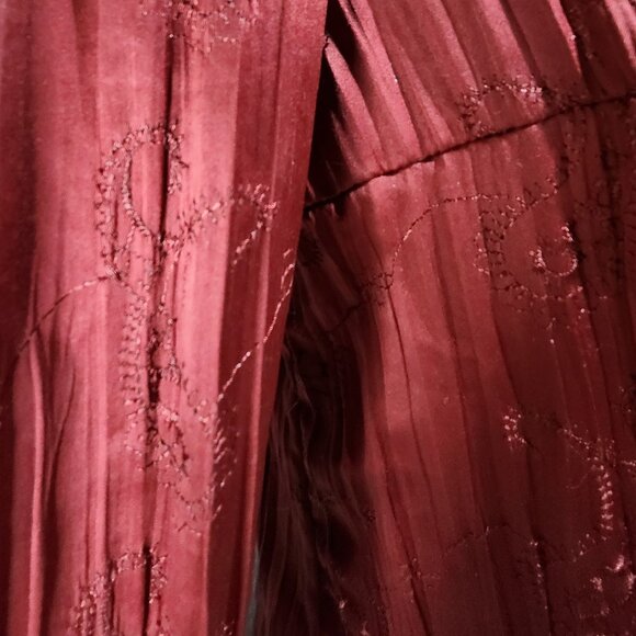 Red Crinkled  Paisley Blouse - Picture 7 of 10